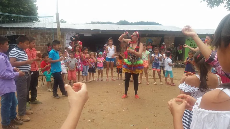 Trabajo comunitario y primeros talleres